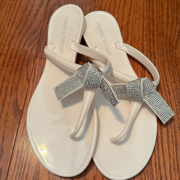 EUC Ivanka Trump rhinestone jelly thong shoes/flip flop sz 8 - Picture 2 of 4